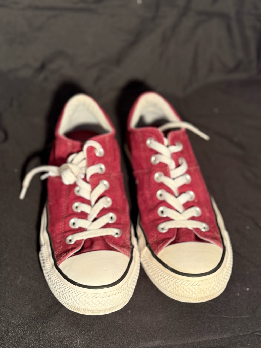 Classic Low-Top Women's Converse Low Tops in Burgundy size 9